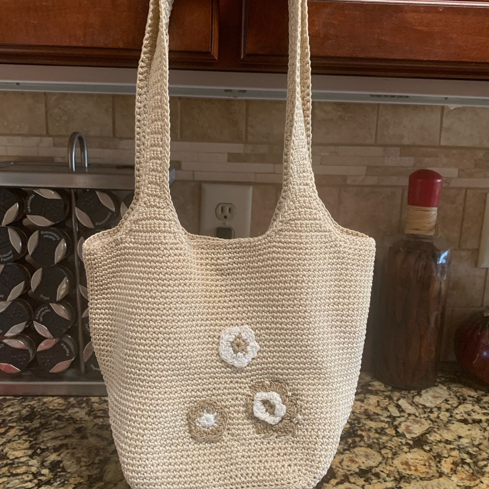 Crochet Beige Shoulderbag with Floral Accents